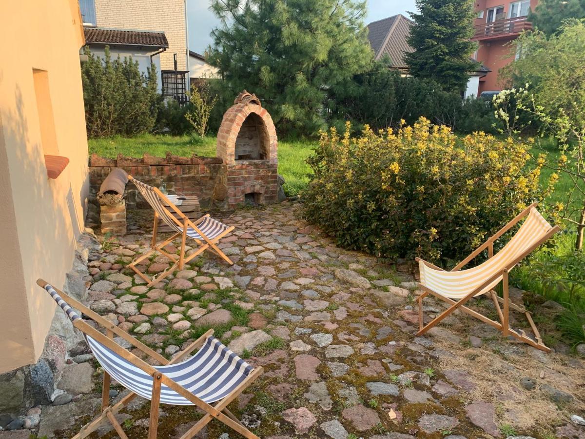 Oaza Pod Strzecha Klimatyczny Dom Z 3 Sypialniami Na Wylacznosc Z Kominkiem I Duzym Ogrodem Ustronie Morskie Buitenkant foto